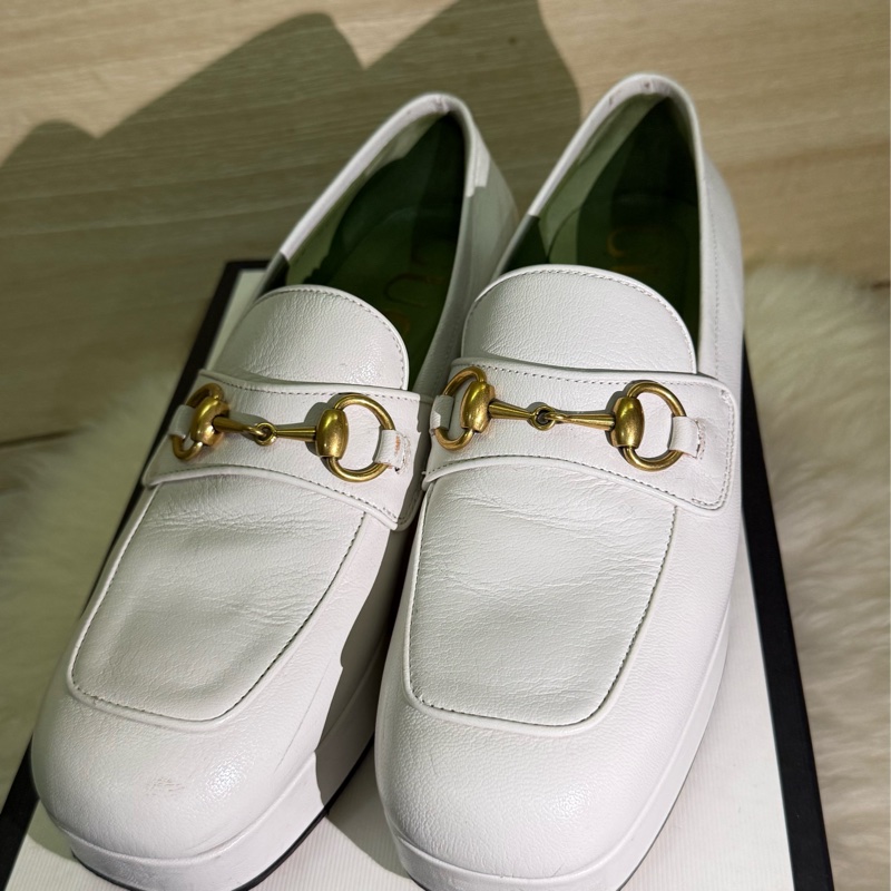 ✨ 閒置 出清 Gucci 白色 厚底 樂福鞋 金馬銜扣 真皮 女鞋 經典 義大利 精品 GUCCI 方頭 高跟鞋-1