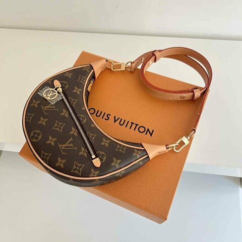 Loop Monogram 老花月亮碗豆單肩包 蕊心款(全新附購證)- Women - Handbags