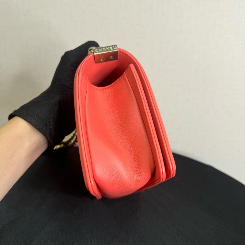 Chanel leboy 小號 小牛皮 珊瑚粉色 金扣 肩背包 斜背包-2