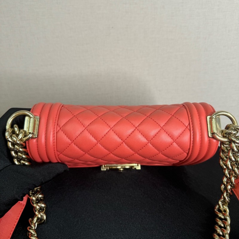 Chanel leboy 小號 小牛皮 珊瑚粉色 金扣 肩背包 斜背包-5