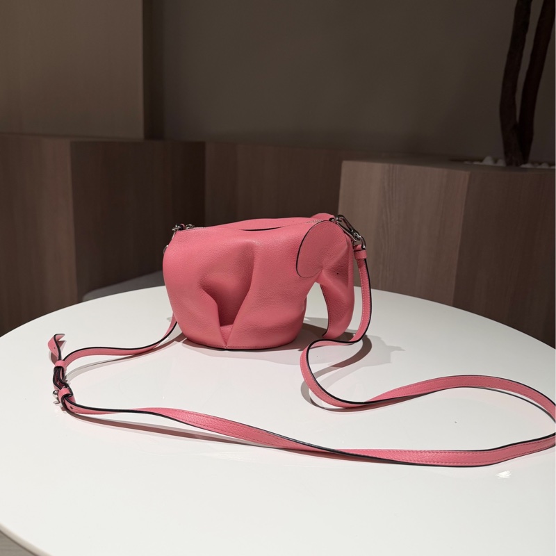 LOEWE 羅威 Elephant 糖果粉 大象造型 小牛皮 肩背包 側背包 斜背包 手提包-7