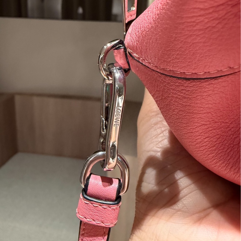 LOEWE 羅威 Elephant 糖果粉 大象造型 小牛皮 肩背包 側背包 斜背包 手提包-23