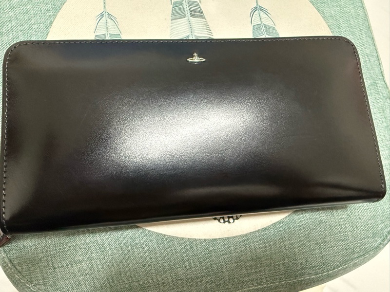 Vivienne Westwood 金屬立體土星LOGO滑面皮革紅邊多卡拉鏈長夾 黑色-3