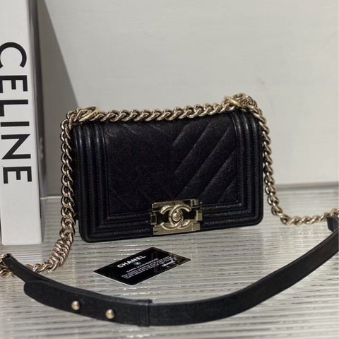 閒置🆕28開全套 CHANEL/香奈兒荔枝牛 V 紋 Leboy 小號，經典百搭，黑色金扣，鏈條肩帶。尺寸20x13x7，適合各種場合，唔挑身高