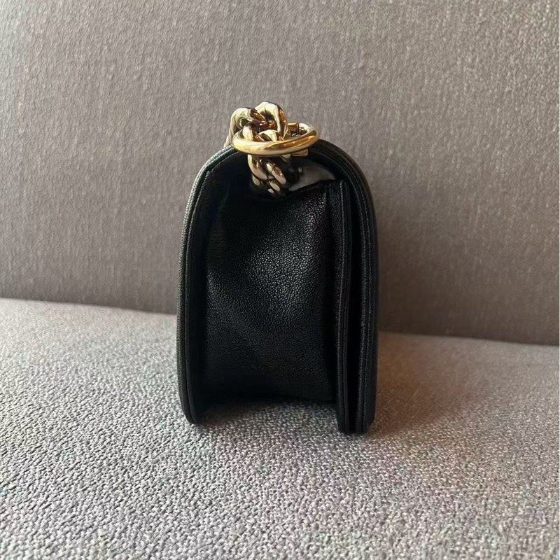 閒置🆕28開全套 CHANEL/香奈兒荔枝牛 V 紋 Leboy 小號，經典百搭，黑色金扣，鏈條肩帶。尺寸20x13x7，適合各種場合，唔挑身高-5