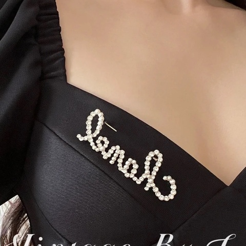 Chanel珍珠字母配飾胸針🫧