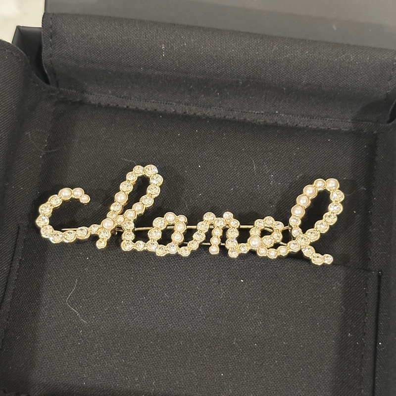 Chanel珍珠字母配飾胸針🫧-6