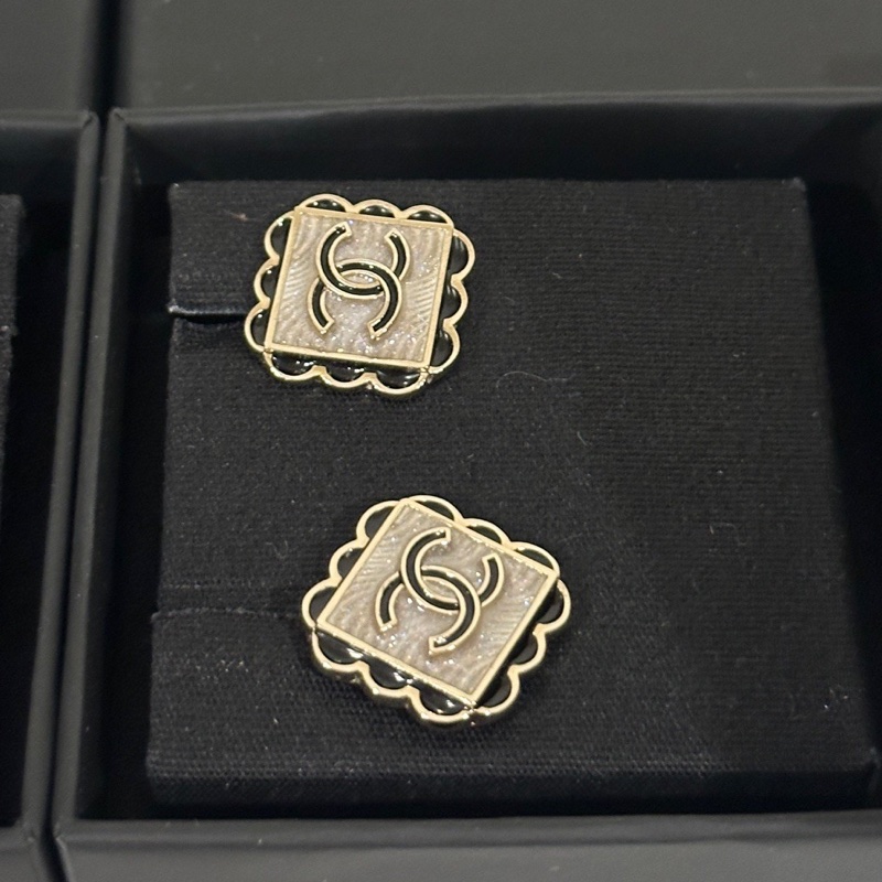 Chanel香奈兒雙Clogo琺瑯蕾絲耳釘耳環🦢-5