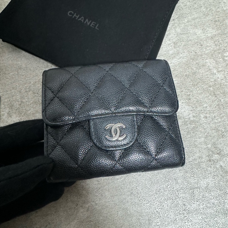 正品 Chanel 限量經典款黑銀荔枝皮短夾-2