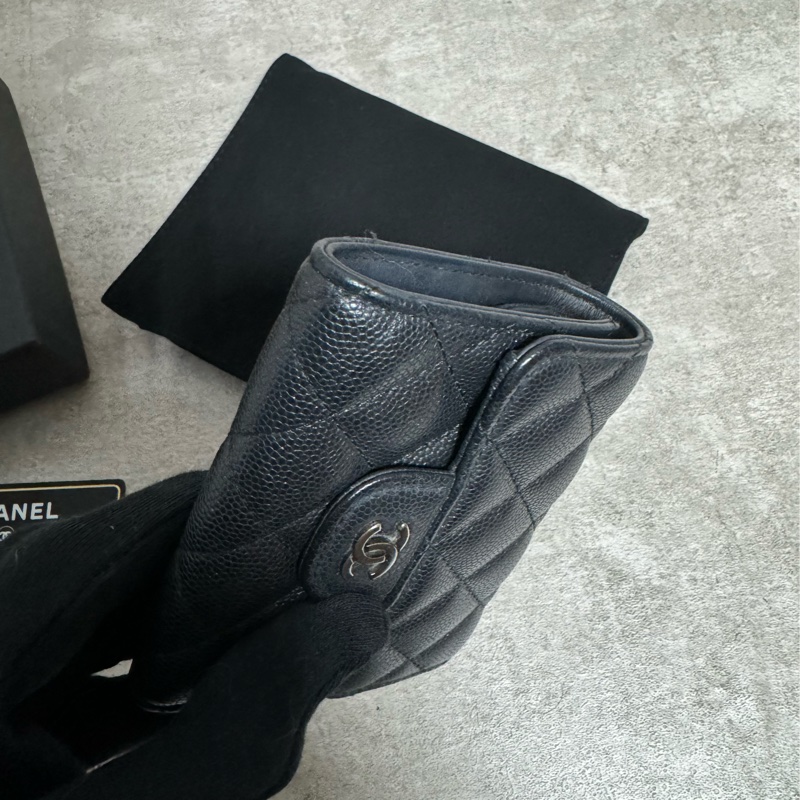 正品 Chanel 限量經典款黑銀荔枝皮短夾-3