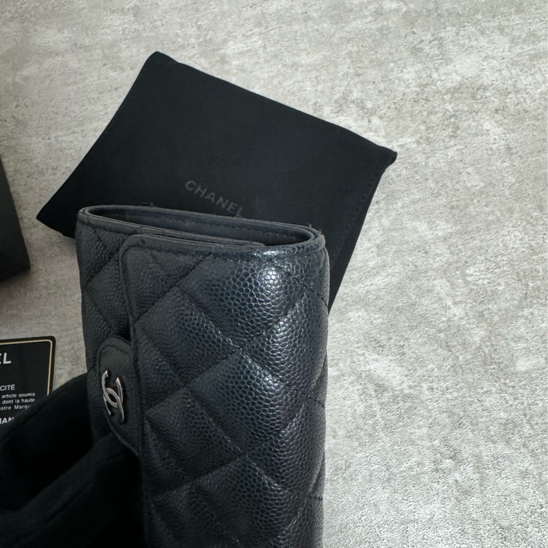正品 Chanel 限量經典款黑銀荔枝皮短夾-4