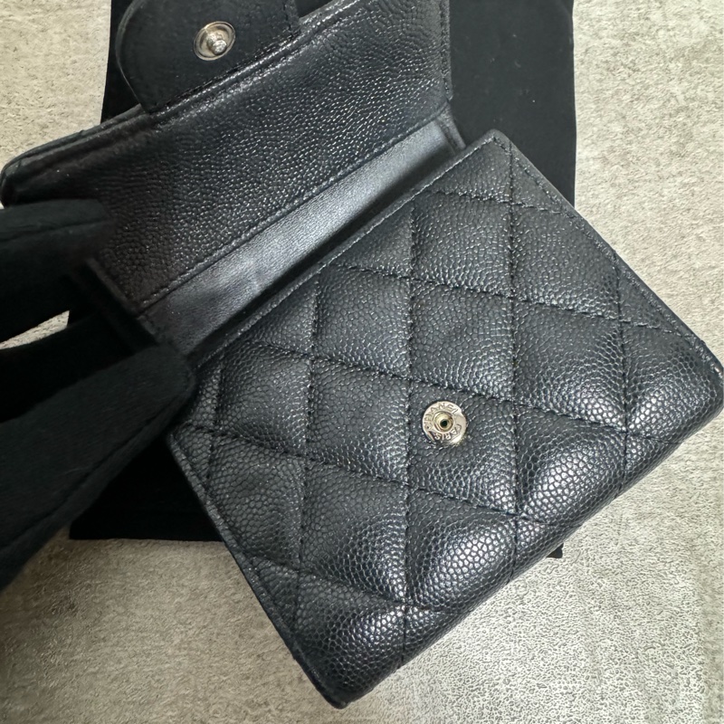 正品 Chanel 限量經典款黑銀荔枝皮短夾-5