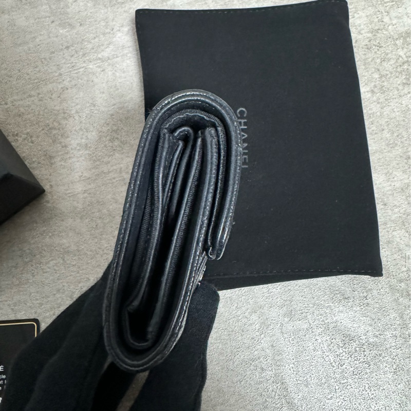 正品 Chanel 限量經典款黑銀荔枝皮短夾-6