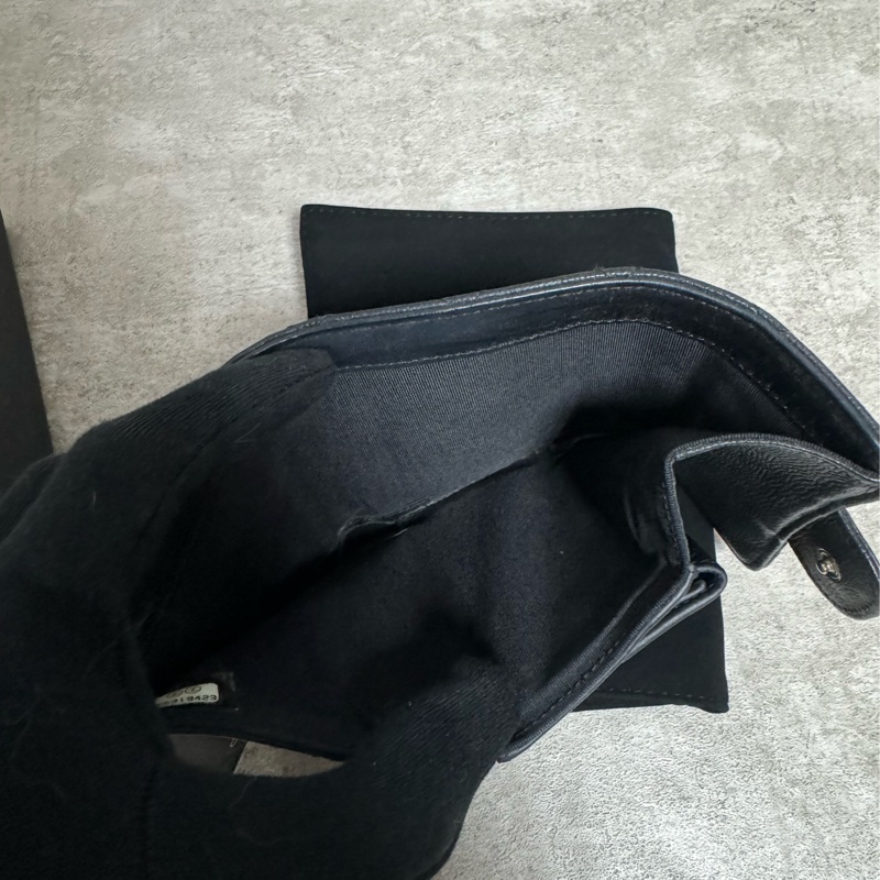 正品 Chanel 限量經典款黑銀荔枝皮短夾-10