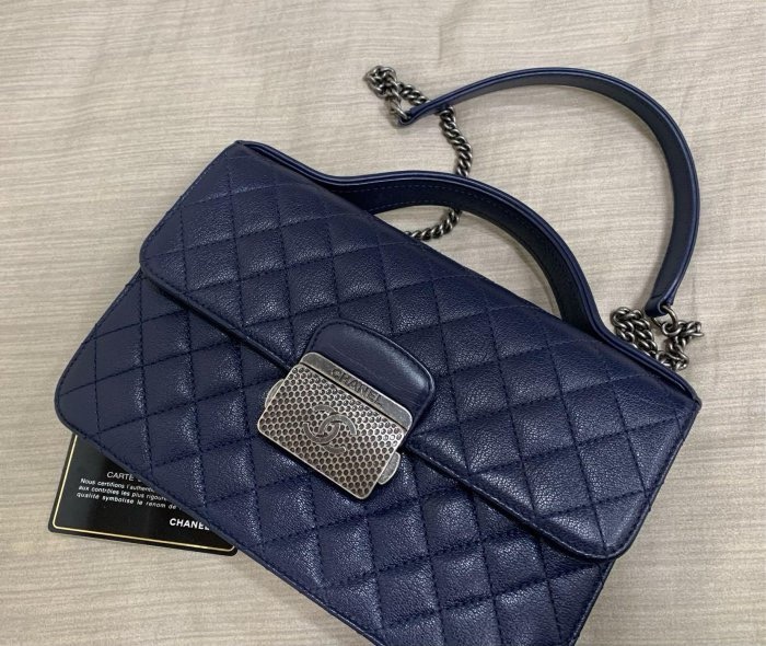 小巴黎二手名牌真品Chanel handle 郵差包 帥氣風 軍裝風格 非常帥氣  有卡-4