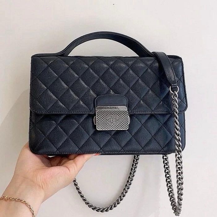 小巴黎二手名牌真品Chanel handle 郵差包 帥氣風 軍裝風格 非常帥氣  有卡-6
