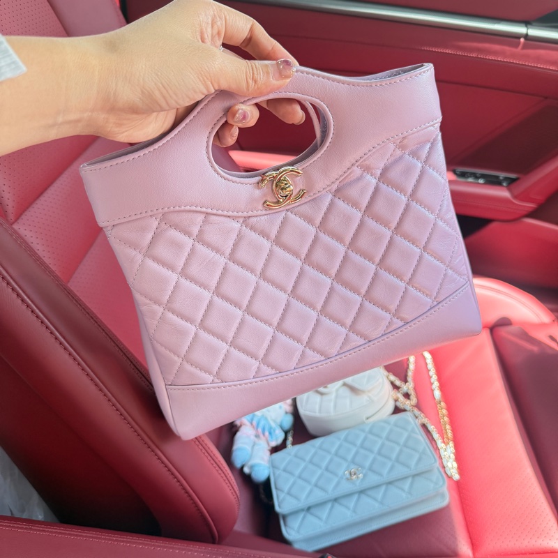 閒置🆕 Chanel/香奈兒31bag mini 淡紫色。經典菱格紋設計,金色 logo 扣,配鏈條可單肩斜挎。尺寸:22x23x5.5cm 好價得-0