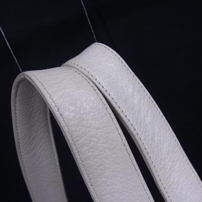 Chanel • 經典金球荔枝牛皮奶粉包 白色-5