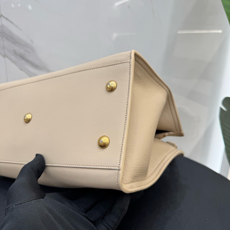 YSL聖羅蘭 米色手提斜挎包 搭配標誌性的金色Y字扣飾 手提包肩背包-11