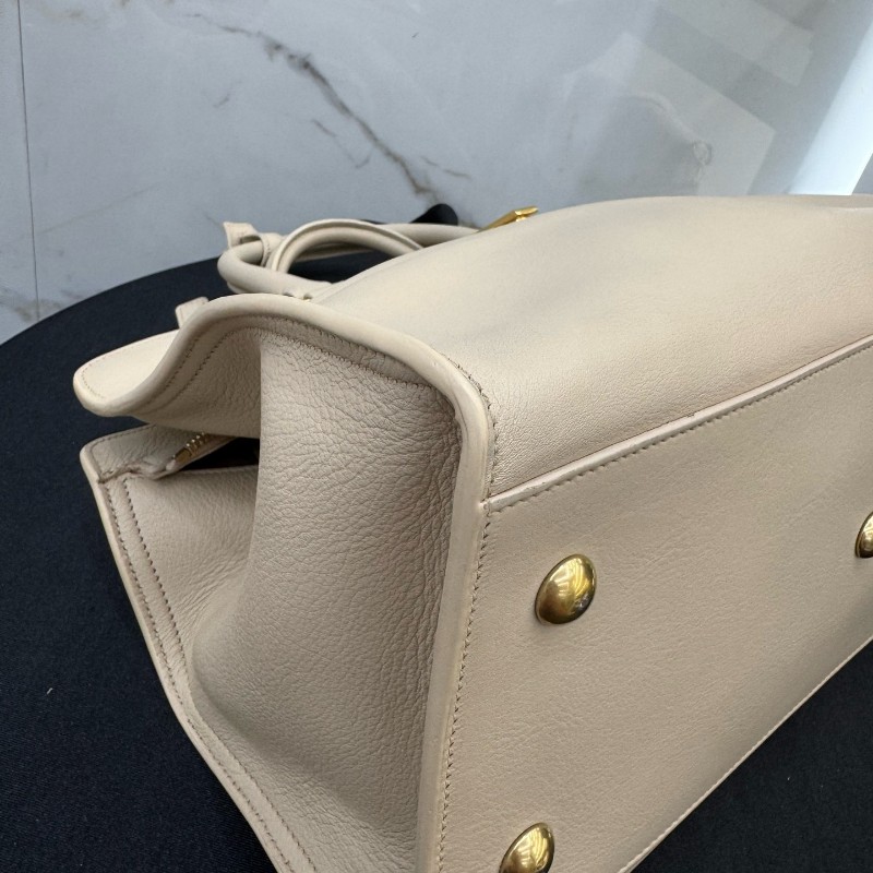 YSL聖羅蘭 米色手提斜挎包 搭配標誌性的金色Y字扣飾 手提包肩背包-14