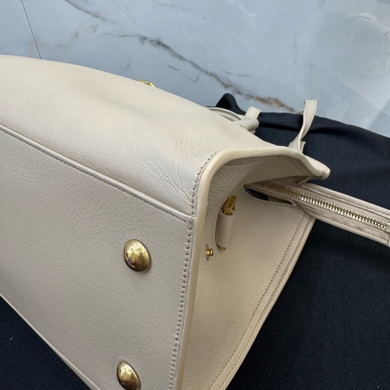 YSL聖羅蘭 米色手提斜挎包 搭配標誌性的金色Y字扣飾 手提包肩背包-15