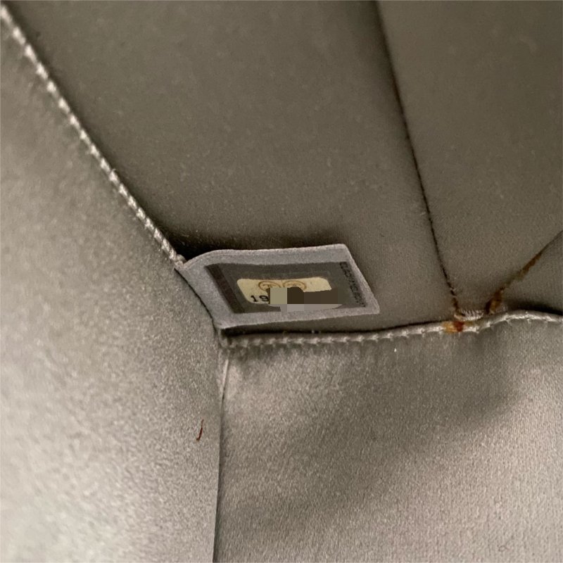 △ Chanel 香奈兒 Milk Box Silver Calfskin Gray Tone Metal Chain Shoulder Bag No.19 A94304 銀色小牛皮灰色金屬鏈條肩背袋 No.19 A94304 -257017877-19