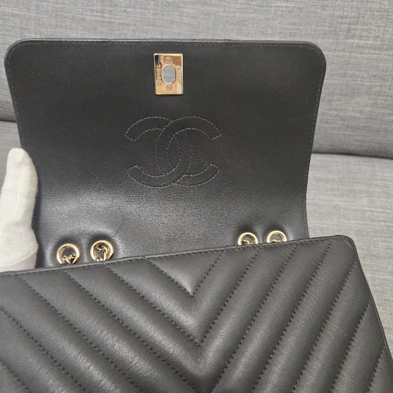 香奈兒 Chanel cf20 黑色牛皮黑金山型紋 v紋 掀蓋包-33