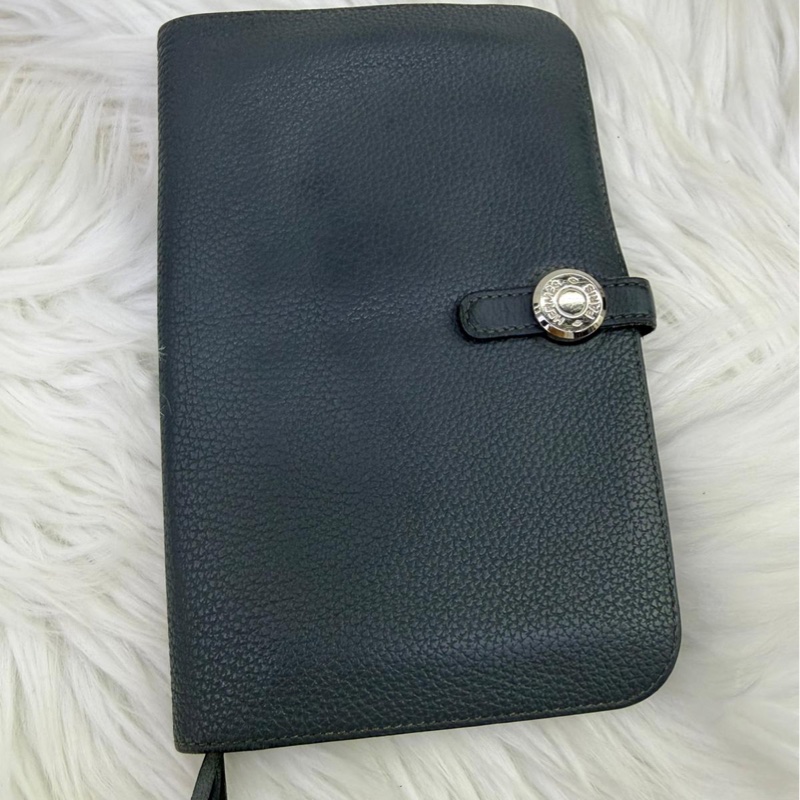 這是一款愛馬仕Dogon Duo GM Wallet採用Togo 皮革製成-0