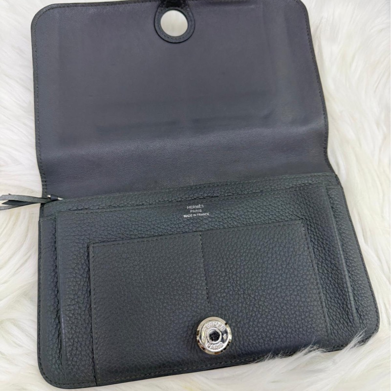 這是一款愛馬仕Dogon Duo GM Wallet採用Togo 皮革製成-1