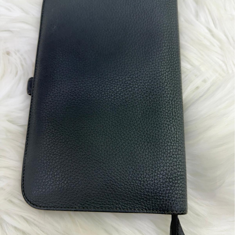 這是一款愛馬仕Dogon Duo GM Wallet採用Togo 皮革製成-3