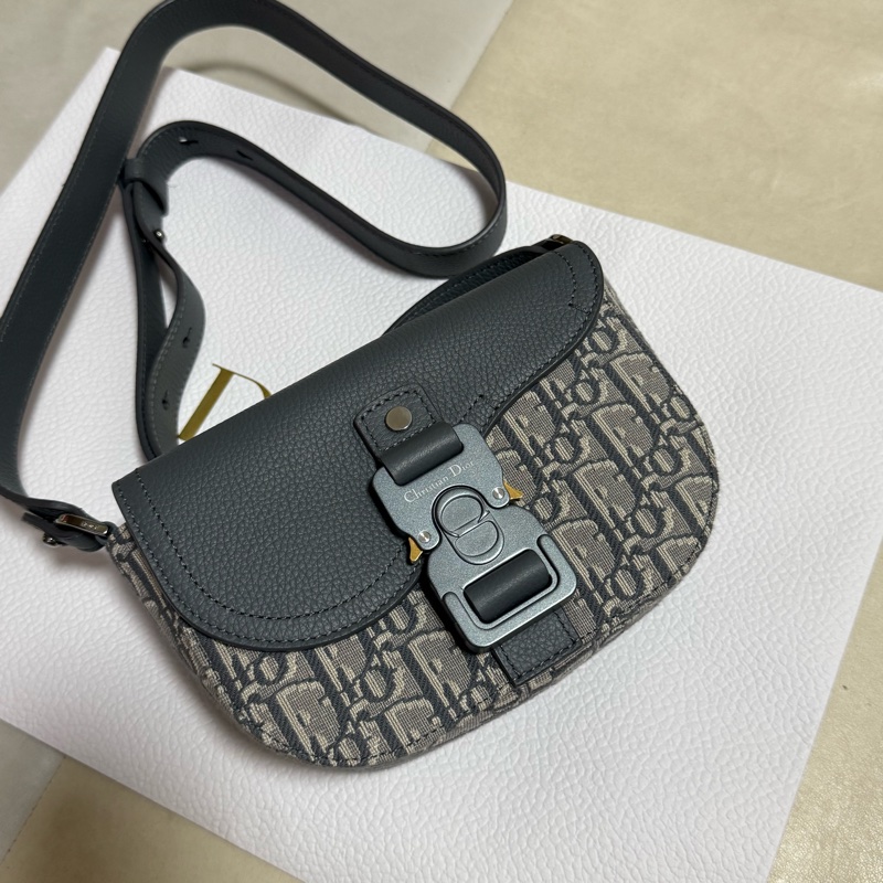 DIOR Saddle 迷你翻蓋郵差包-0