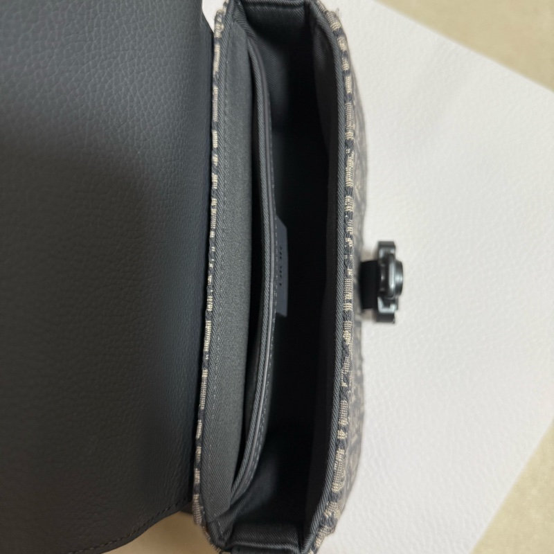 DIOR Saddle 迷你翻蓋郵差包-8