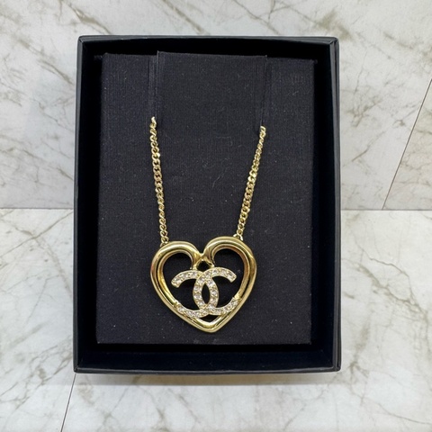 CHANEL愛心雙空雙C水鑽項鍊