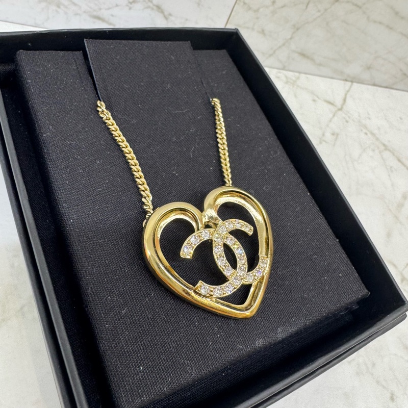 CHANEL愛心雙空雙C水鑽項鍊-2