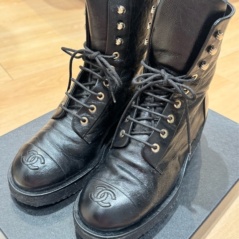 chanel 黑色厚底中筒靴短靴軍靴 38.5