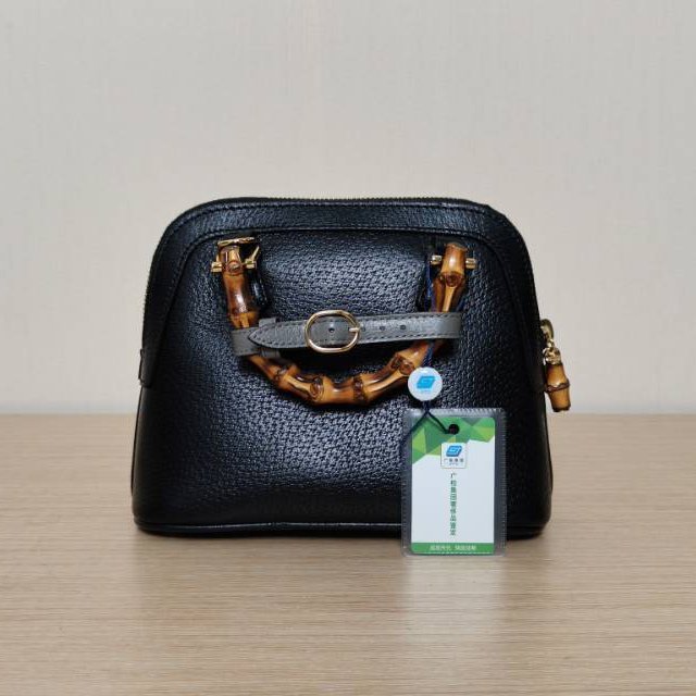 GUCCI 黑色牛皮金扣Diana戴安娜竹節手柄貝殼包肩背包-2