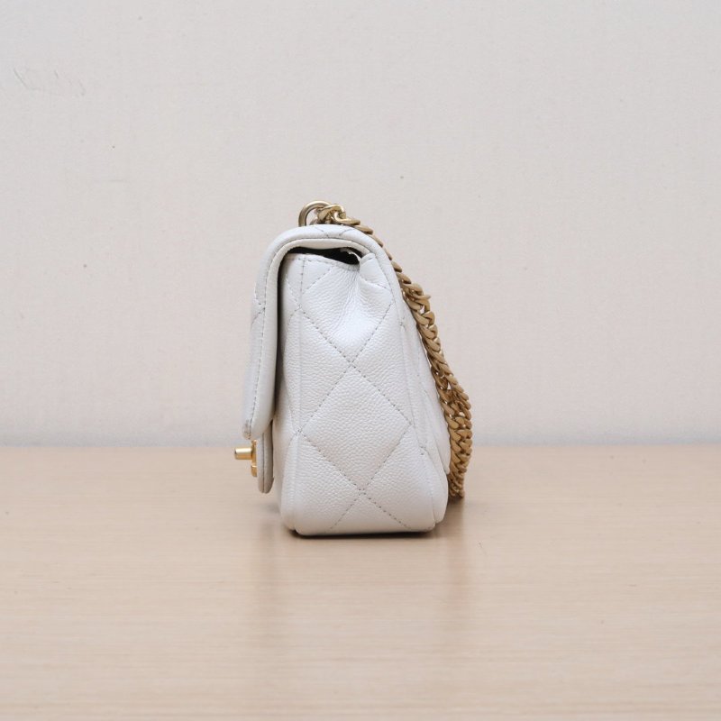 CHANEL 23PCF口蓋包19白色荔枝牛皮晶片開金扣愛心金球肩帶肩背包-2