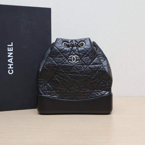 CHANEL GABRIELLE流浪雙肩包小號22.5黑色牛皮晶片開金銀扣菱格紋肩背包