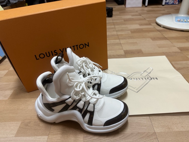 歡迎議價 Louis Vuitton 經典花紋配色老爹鞋 黃金尺寸39-0