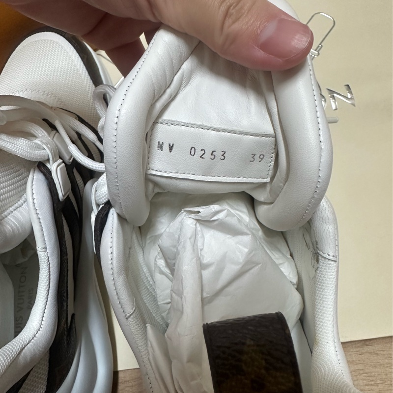 歡迎議價 Louis Vuitton 經典花紋配色老爹鞋 黃金尺寸39-4