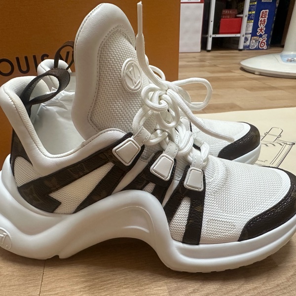 歡迎議價 Louis Vuitton 經典花紋配色老爹鞋 黃金尺寸39-9