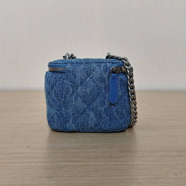 CHANEL 藍色牛仔鐳射標銀扣愛心金球肩帶23P方盒子化妝包帶鏡子10山茶花印花肩背包-2