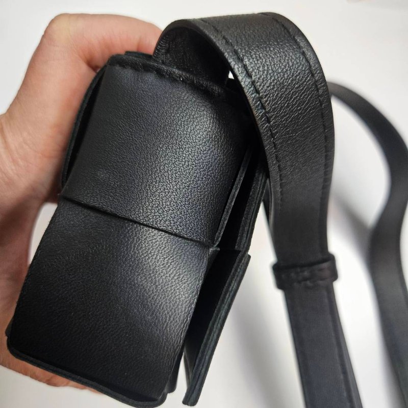 BOTTEGA VENETA mini款大格編織黑色斜背包/小廢包-7