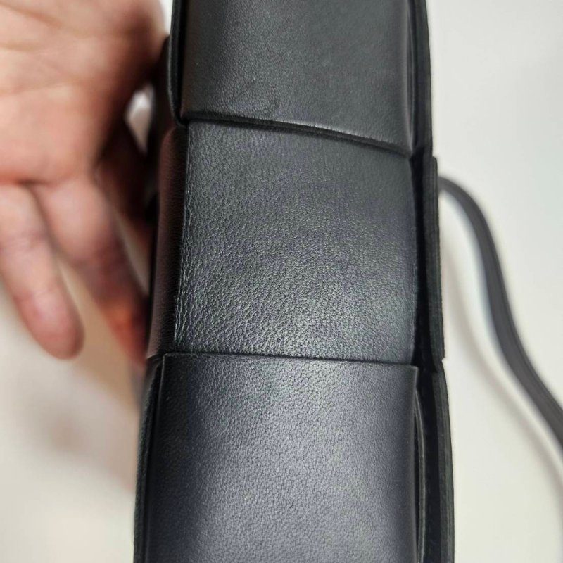 BOTTEGA VENETA mini款大格編織黑色斜背包/小廢包-8