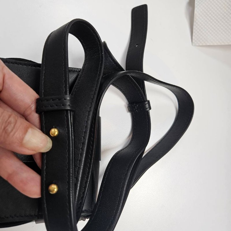 BOTTEGA VENETA mini款大格編織黑色斜背包/小廢包-15