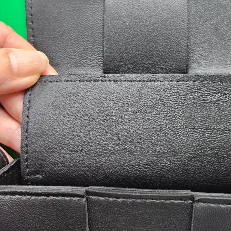 BOTTEGA VENETA mini款大格編織黑色斜背包/小廢包-19