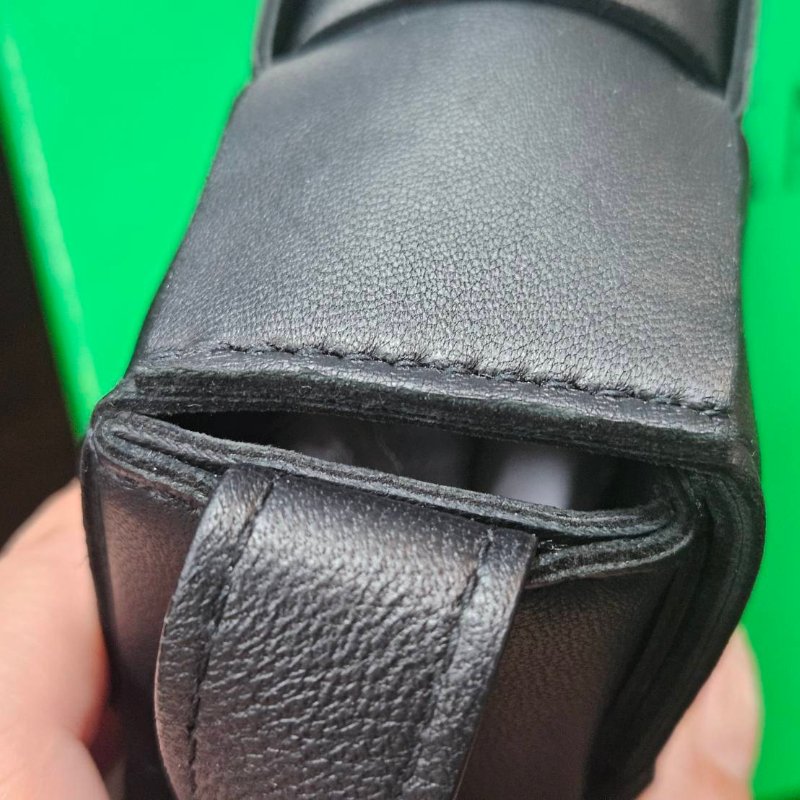 BOTTEGA VENETA mini款大格編織黑色斜背包/小廢包-20