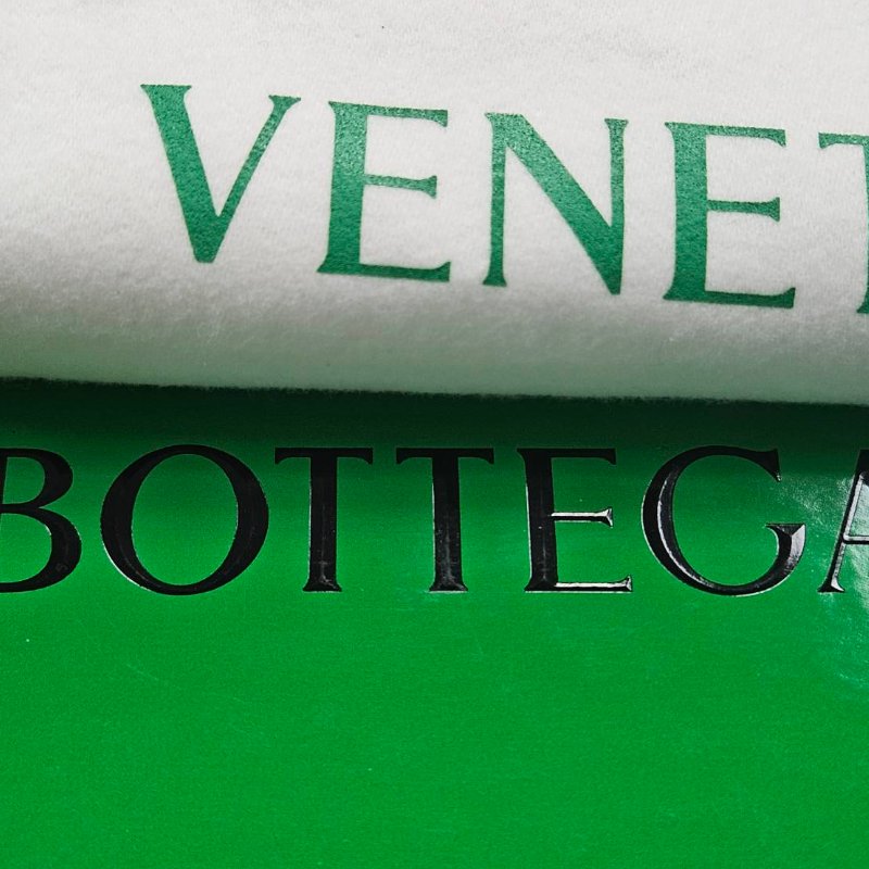 BOTTEGA VENETA mini款大格編織黑色斜背包/小廢包-23