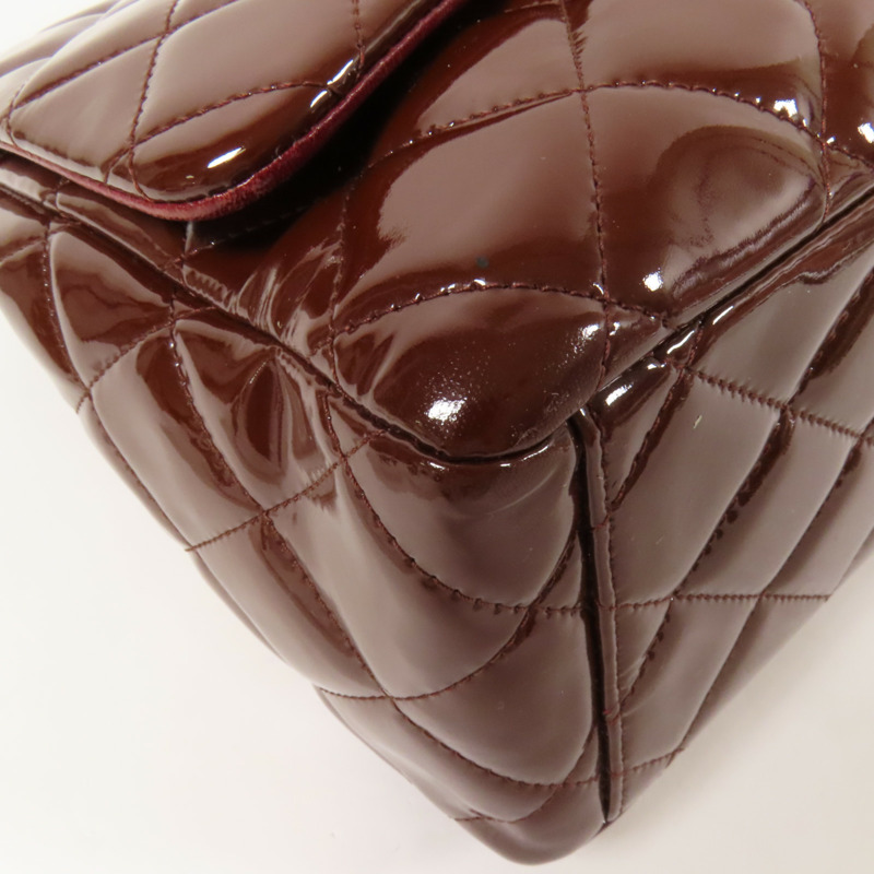 CHANEL 漆皮皮革Maxi Classic銀扣鏈帶肩背袋-13