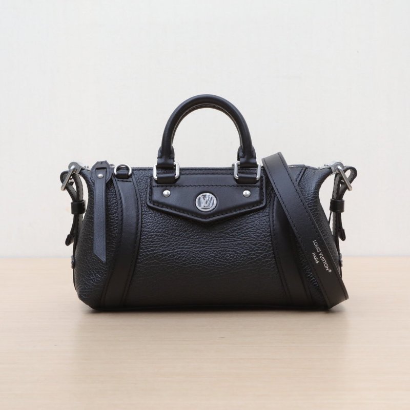 LOUIS VUITTON 黑色牛皮羊皮銀扣晶片Bikernano手提單肩包/肩背包-1